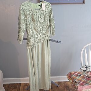 Elegant Green Lace Maxi Dress